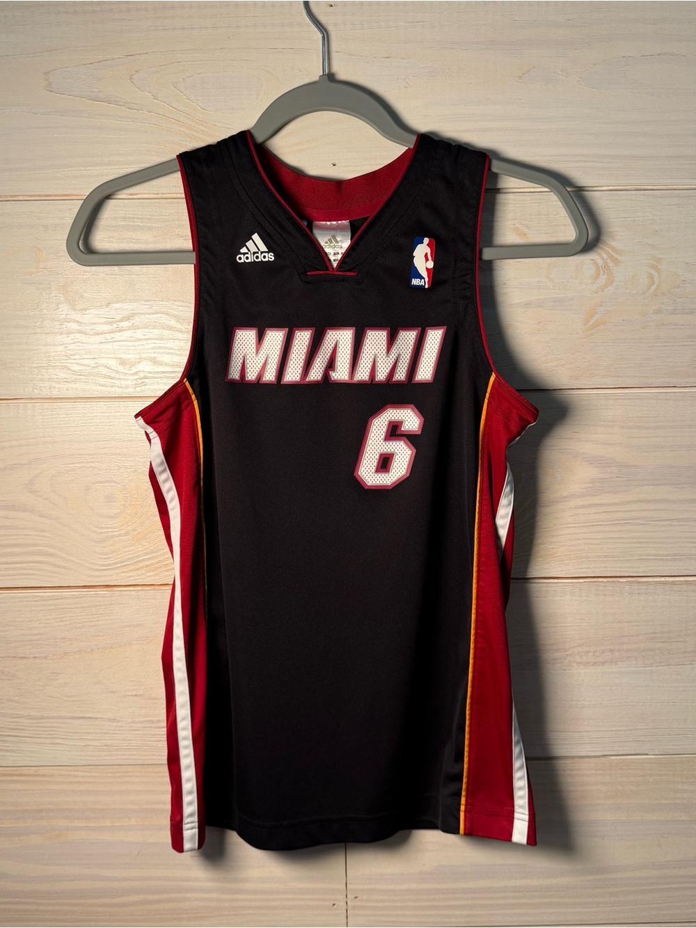 Adidas NBA Miami Heat LeBron James #6 Away Jersey Black/Red Youth Size Medium